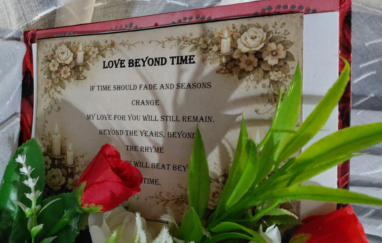 Red Book Bouquet - Image 2